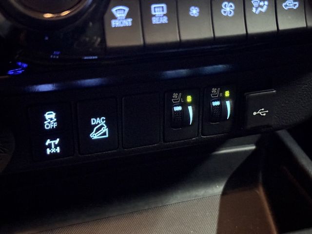 TOYOTA豐田 HILUX  第9張相片