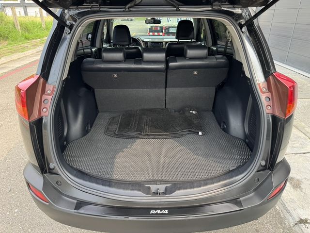 TOYOTA豐田 RAV4  第17張相片