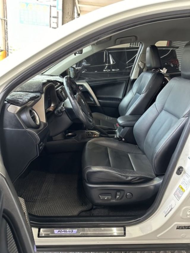 TOYOTA豐田 RAV4  第8張相片