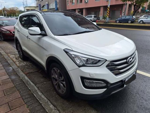 HYUNDAI現代 SANTA FE  第2張相片