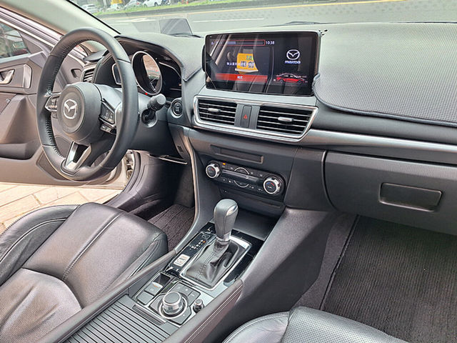 MAZDA馬自達 MAZDA 3  第9張相片