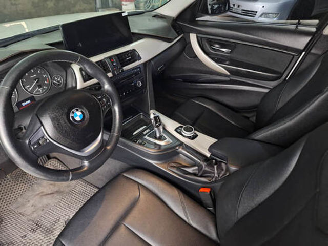 BMW寶馬 318D SEDAN  第9張相片