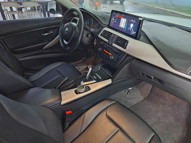 BMW寶馬 318D SEDAN  第10張相片