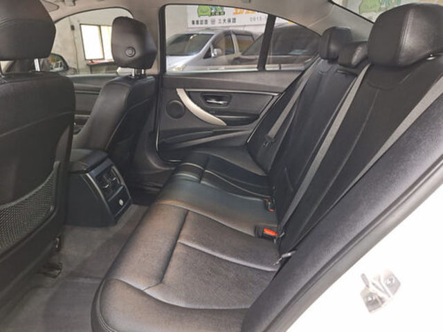 BMW寶馬 318D SEDAN  第11張相片