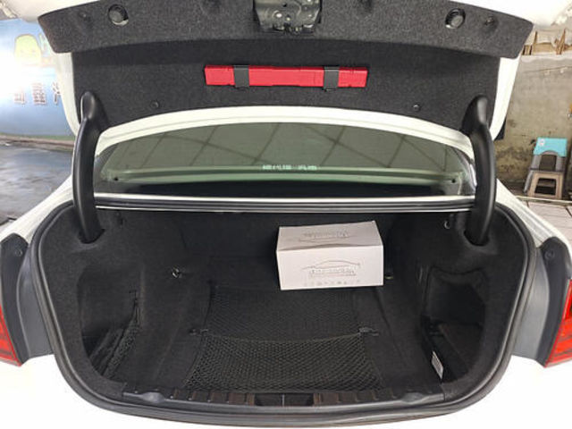 BMW寶馬 318D SEDAN  第13張相片
