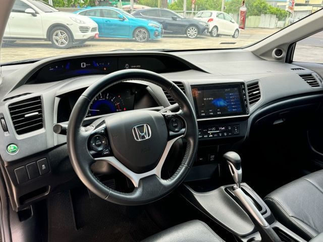 一手認證車~車況超級漂亮！絕非年輕人操壞的車！9.5代頂級款有天窗~稀少漂亮車敬請把握！  第3張相片