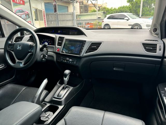 一手認證車~車況超級漂亮！絕非年輕人操壞的車！9.5代頂級款有天窗~稀少漂亮車敬請把握！  第6張相片