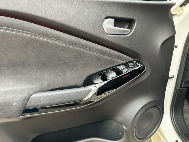 BOSE音響~雙色麂皮賽車椅~原鈑件~1.0省油省稅金  第8張相片