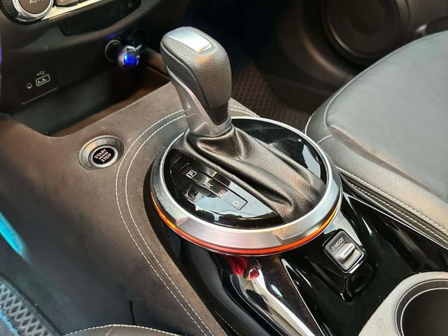 BOSE音響~雙色麂皮賽車椅~原鈑件~1.0省油省稅金  第11張相片