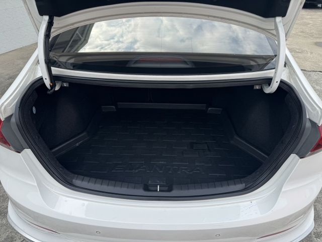 HID頭燈~LED日行燈、尾燈~天窗~車道偏離警示~車道變換輔助  第10張相片