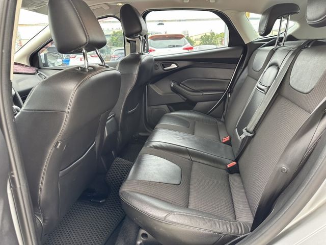 只跑11萬~原鈑件~車況好氣氛佳~S版空力套件~自動停車~定速~天窗~LED尾燈  第4張相片