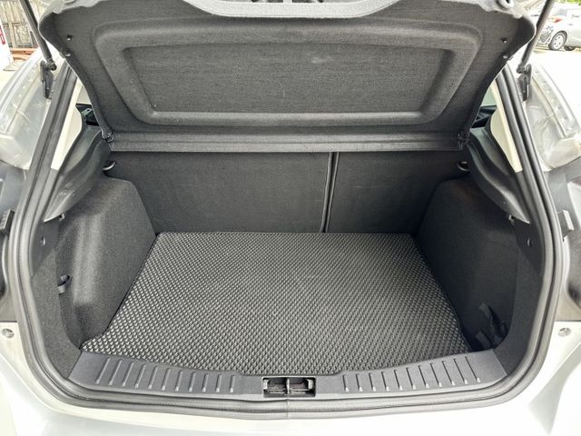 只跑11萬~原鈑件~車況好氣氛佳~S版空力套件~自動停車~定速~天窗~LED尾燈  第8張相片