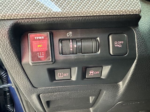 GT-S 版 天窗 盲點 安卓機 電動調整座椅 18吋輪框 遠光燈自動控制  第11張相片
