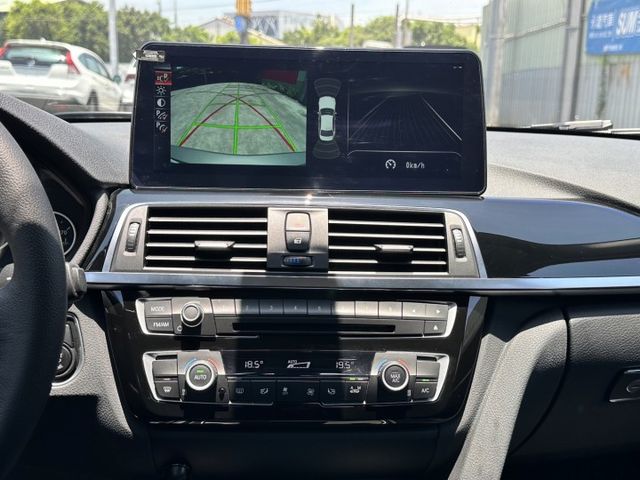 318i 認證車1.5T省稅金~總代理~0頭款~可全貸可超貸~總代理  第11張相片