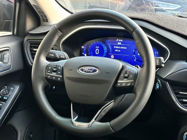 Focus Active認證車~任性版1.5渦輪~8速手自排 小改款 液晶數位儀表  第9張相片