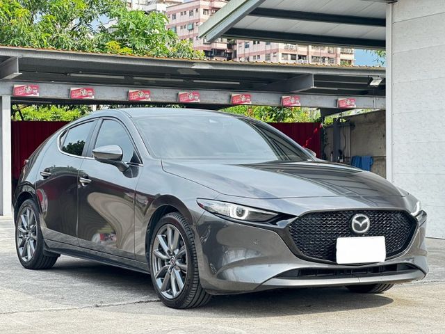 ACC跟車~感應雨刷~感應頭燈~車道偏離警示~摸門keyless~盲點偵測  第4張相片