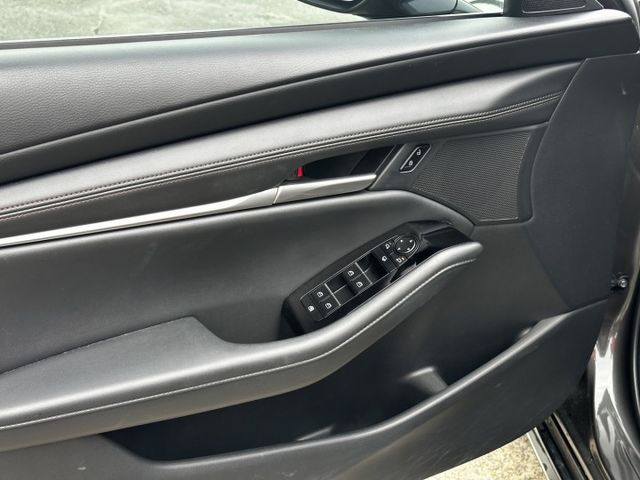 ACC跟車~感應雨刷~感應頭燈~車道偏離警示~摸門keyless~盲點偵測  第8張相片
