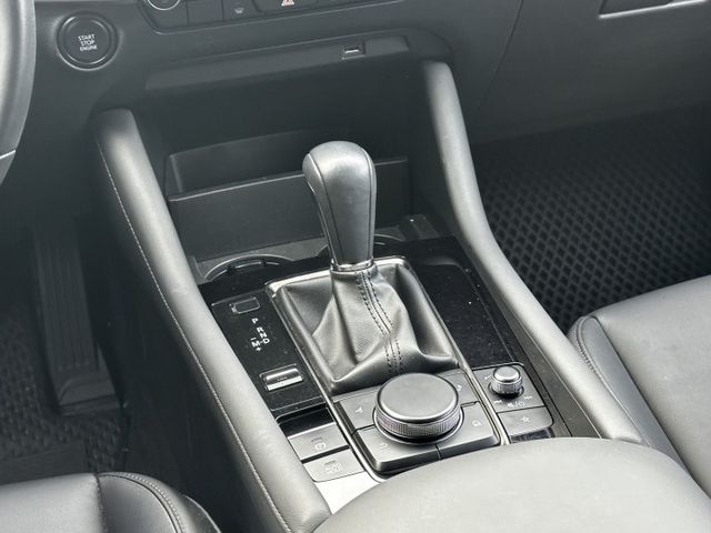ACC跟車~感應雨刷~感應頭燈~車道偏離警示~摸門keyless~盲點偵測  第12張相片