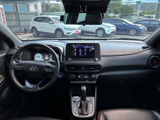 稀有車輛 進口現代 KONA N-LINE獨有專屬黑色網格水箱護罩 18吋鑽石型切削運動化鋁圈&性能跑胎  第5張相片