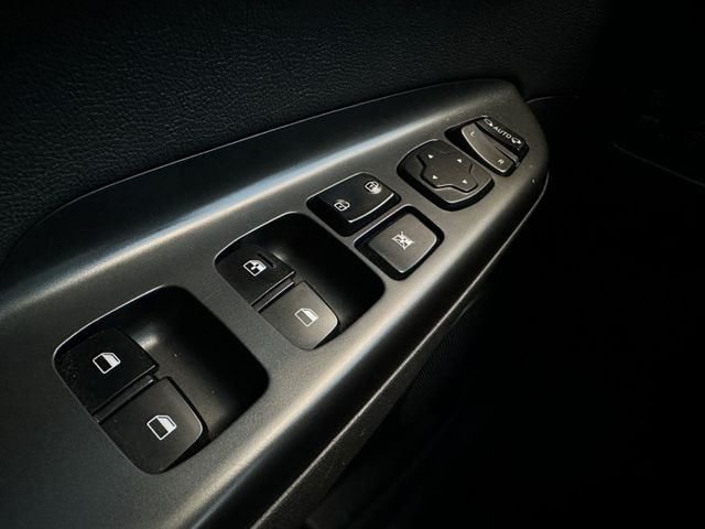 稀有車輛 進口現代 KONA N-LINE獨有專屬黑色網格水箱護罩 18吋鑽石型切削運動化鋁圈&性能跑胎  第9張相片