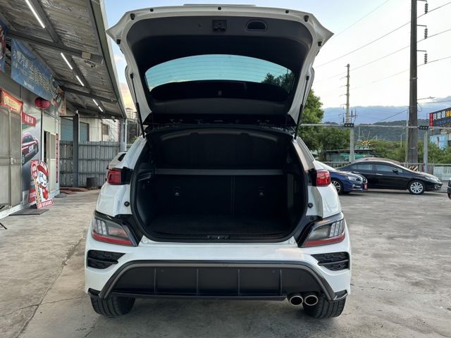 稀有車輛 進口現代 KONA N-LINE獨有專屬黑色網格水箱護罩 18吋鑽石型切削運動化鋁圈&性能跑胎  第10張相片