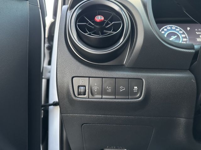 稀有車輛 進口現代 KONA N-LINE獨有專屬黑色網格水箱護罩 18吋鑽石型切削運動化鋁圈&性能跑胎  第11張相片