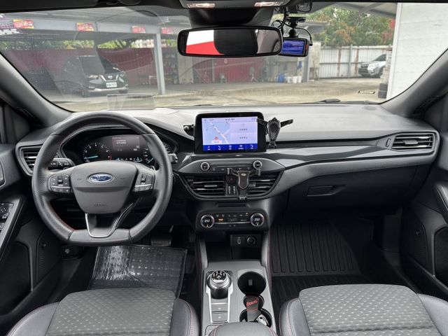 年輕人最愛 配備齊全 應有盡有 ST-LINE B&O音響 抬頭顯示 盲點偵測  第3張相片