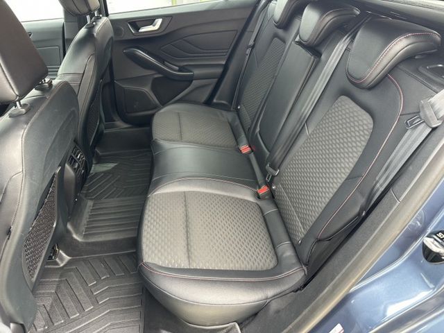 年輕人最愛 配備齊全 應有盡有 ST-LINE B&O音響 抬頭顯示 盲點偵測  第7張相片