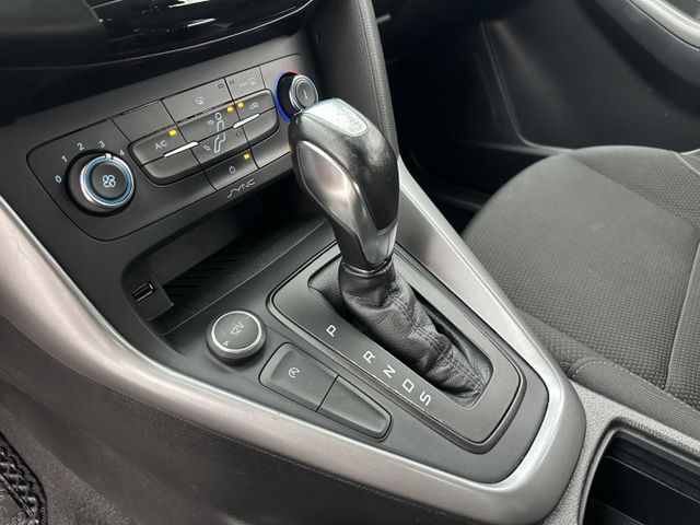 定速 倒車顯影 方向盤快控 循機防滑 斜坡起步  第4張相片