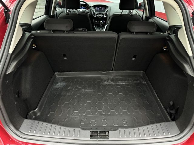 定速 倒車顯影 方向盤快控 循機防滑 斜坡起步  第9張相片