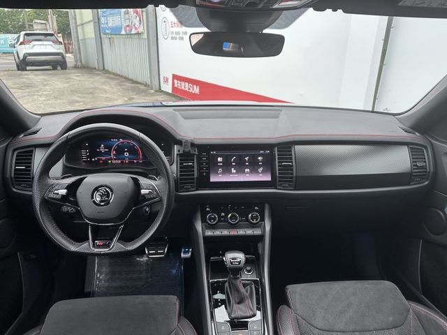 正7人座 頂規RS鈑 新車192 四驅 定速 跟車 自動停車 360環景 配備齊全  第7張相片