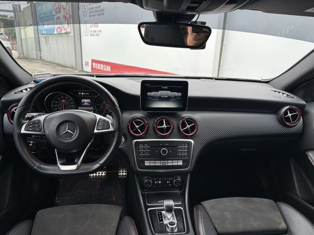 定速 渦輪 四驅 雙前電動記憶座椅 全景天窗 運動小跑車  第3張相片