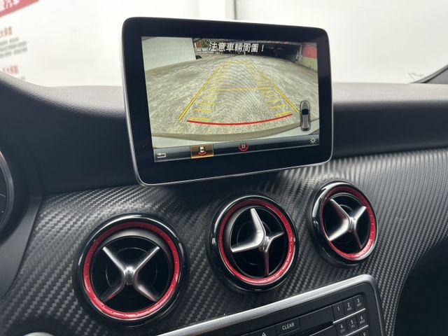 定速 渦輪 四驅 雙前電動記憶座椅 全景天窗 運動小跑車  第8張相片