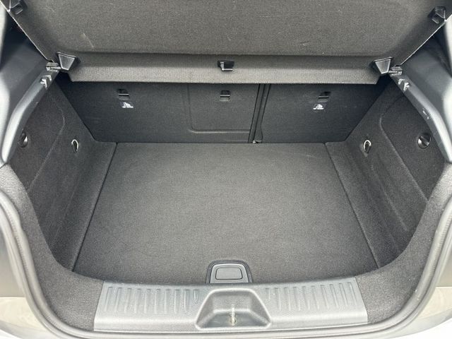 定速 渦輪 四驅 雙前電動記憶座椅 全景天窗 運動小跑車  第9張相片