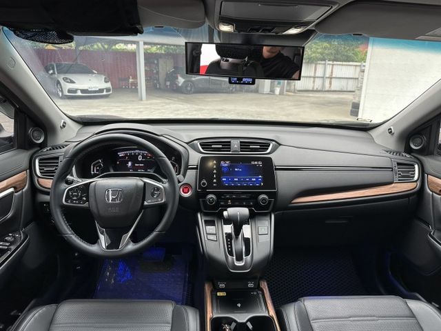 定速 跟車 IKEY 電動尾門 電動座椅 倒車顯影  第9張相片