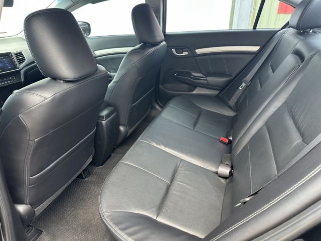 車況超級漂亮！絕非年輕人操壞的車！9.5代頂級款有天窗~稀少漂亮車敬請把握！  第4張相片