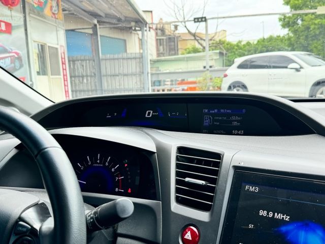 車況超級漂亮！絕非年輕人操壞的車！9.5代頂級款有天窗~稀少漂亮車敬請把握！  第6張相片