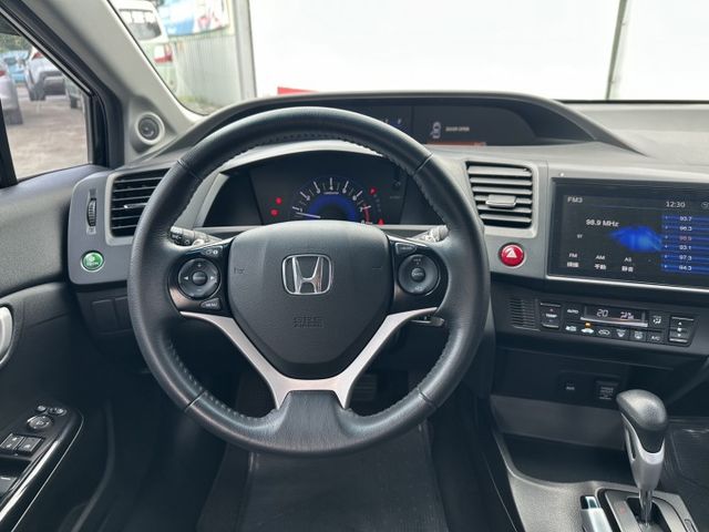 車況超級漂亮！絕非年輕人操壞的車！9.5代頂級款有天窗~稀少漂亮車敬請把握！  第11張相片
