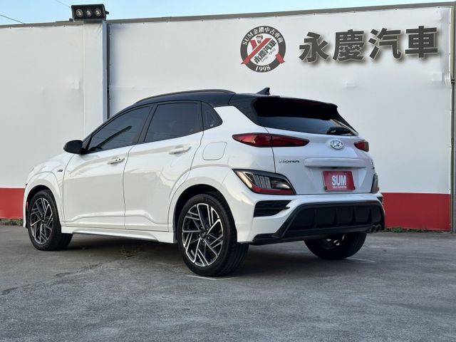 稀有車輛 進口現代 KONA N-LINE獨有專屬黑色網格水箱護罩 18吋鑽石型切削運動化鋁圈&性能跑胎  第2張相片