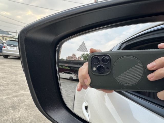 定速 跟車 摸門 盲點 360環景 年輕人最愛 質感轎車  第8張相片