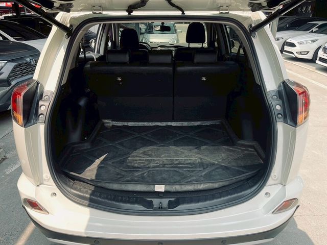 TOYOTA豐田 RAV4  第7張相片