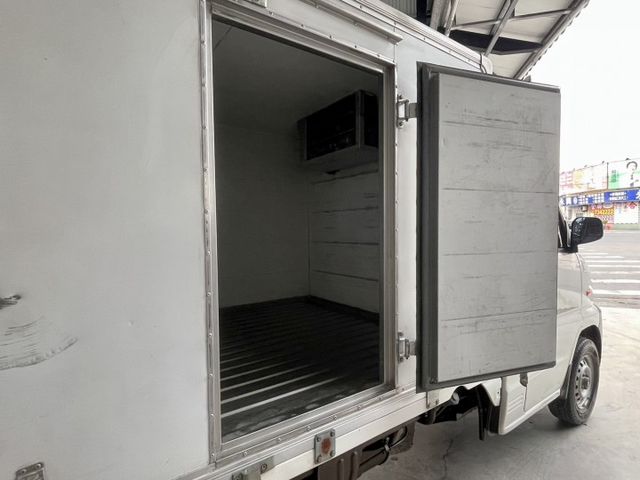 原版件 急速冷凍-5℃冷凍箱 里程僅10萬 倒車影像 內裝乾淨漂亮 無漏油 無待修~1.2稅金更省更賺錢!!可改車斗  第14張相片