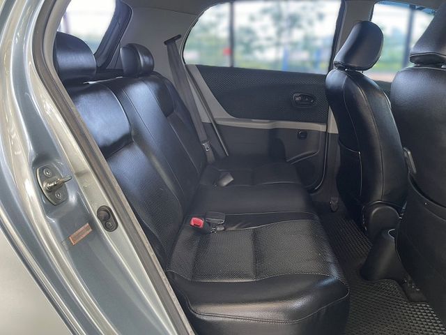 優質代步車 里程超少~雙安 車況內外如新~買到賺到!!  第12張相片