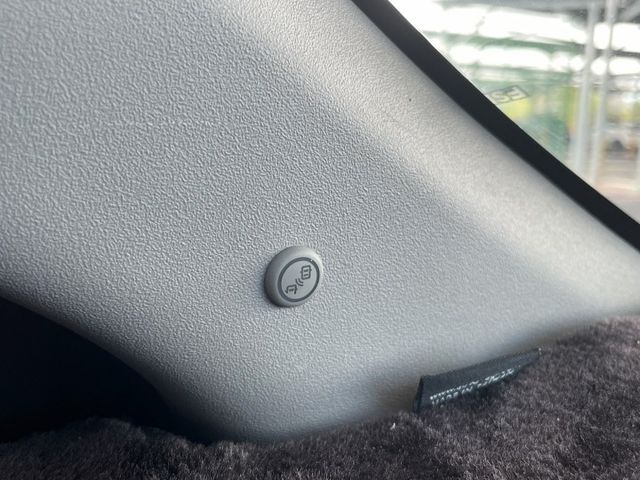 一手車 原廠保養 鋁圈 倒車顯影 前車雷達 導航 CarPlay 盲點偵測 車況內外如新~買到賺到!!  第13張相片