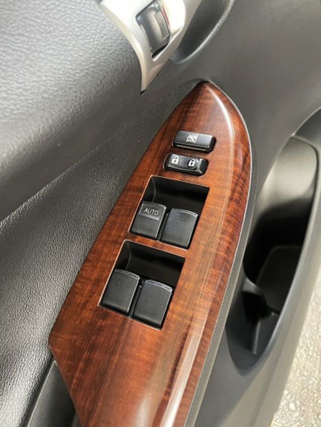 非營業車!黑內裝 原版件 雙安 恆溫 倒車顯影 電折後視鏡 定速 前後雷達 車況內外如新~買到賺到!!  第17張相片