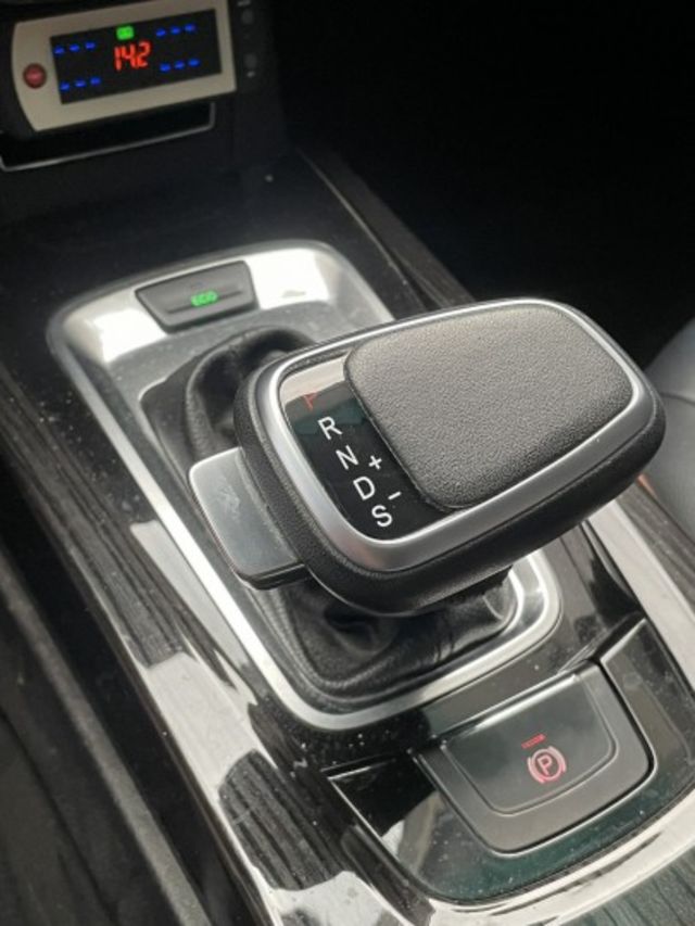 ECO Hyper 電尾門 定速 換檔撥片 天窗 環景 換檔撥片 里程超少 車況內外如新~買到賺到!!  第7張相片