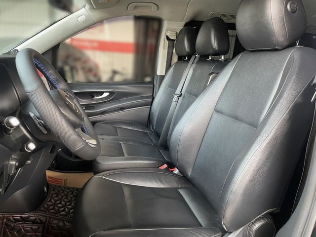 正17年 Vito 9人座 定速 安卓機 電折後視鏡 倒車影像 可全貸 買到賺到  第7張相片