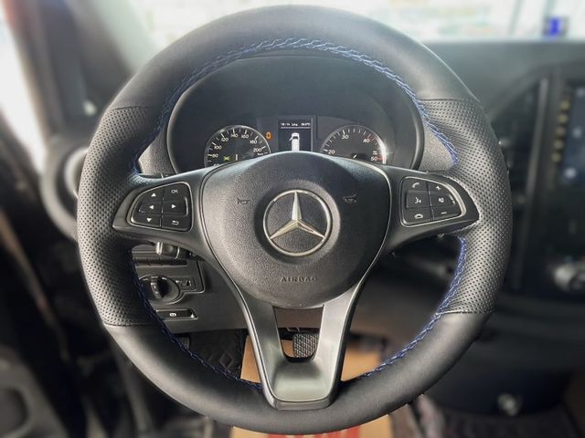 正17年 Vito 9人座 定速 安卓機 電折後視鏡 倒車影像 可全貸 買到賺到  第13張相片