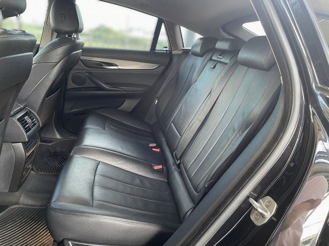 總代理 35i 306匹 一手優質董座座駕 抬頭顯示器 環景 電動尾門 數位儀表 I-KEY摸門 車況內外如新~買到賺到  第9張相片