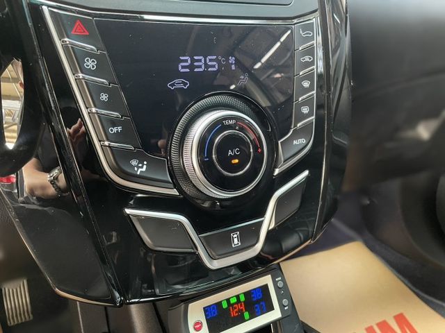 ECO Hyper 電尾門 定速 換檔撥片 天窗 環景 換檔撥片 里程超少 車況內外如新~買到賺到!!  第14張相片